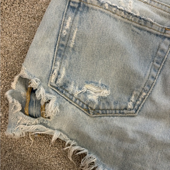 Broken in agolde Parker shorts. Some extra distress / holes from wear and tear - Picture 3 of 6